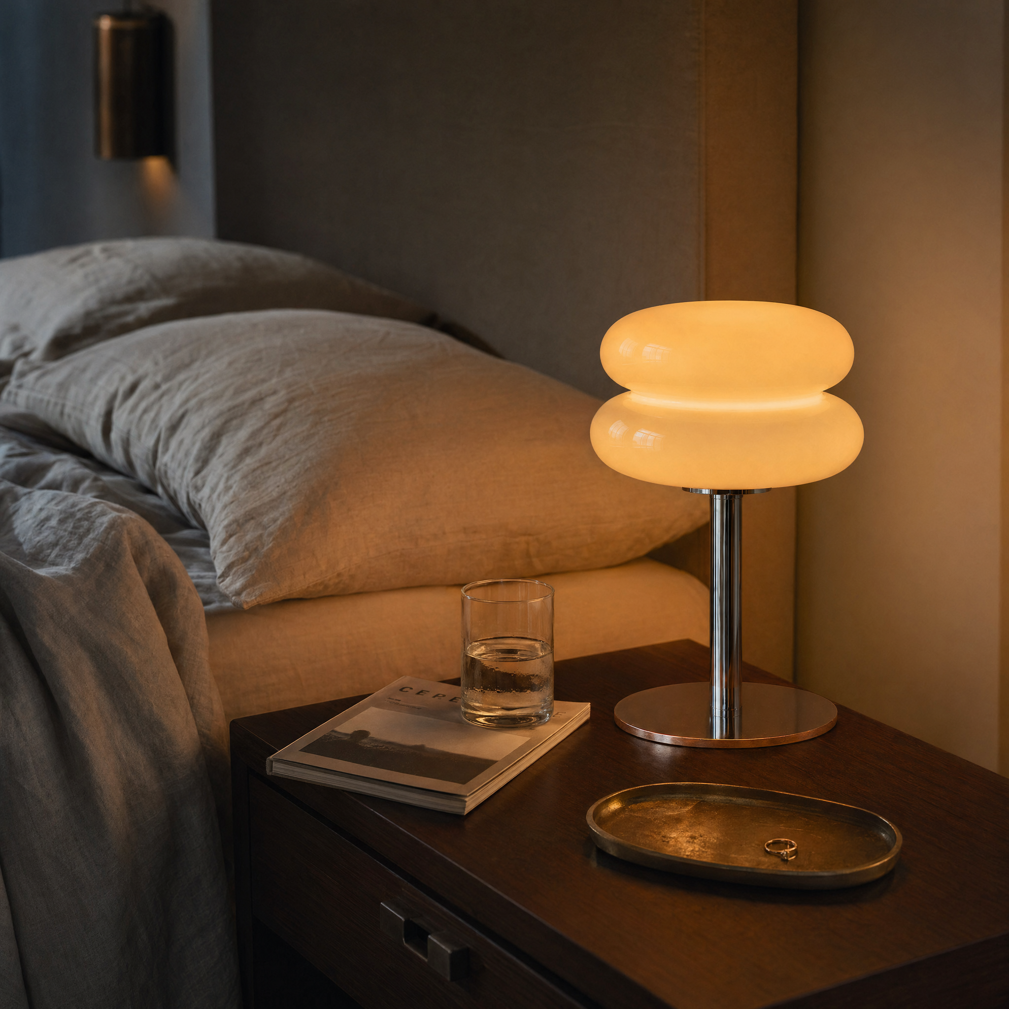 Puff lifestyle 02 - bedroom nightstand