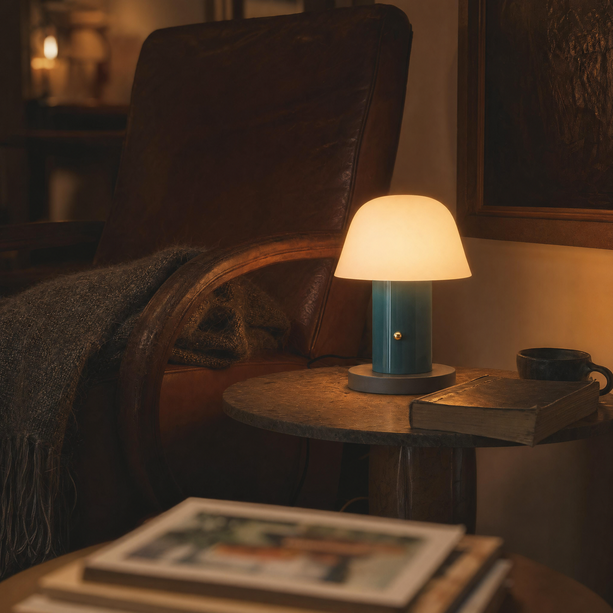 Haze lifestyle 04 - reading side table